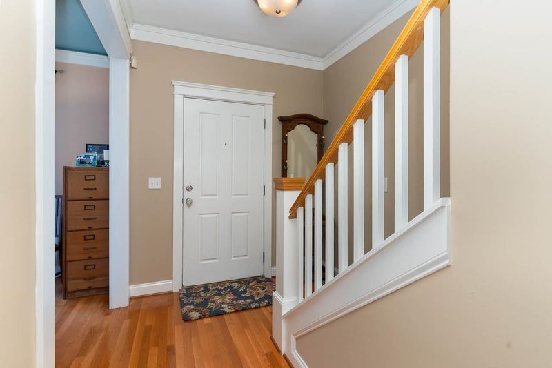 128 Naperville Dr, Cary, NC 27519