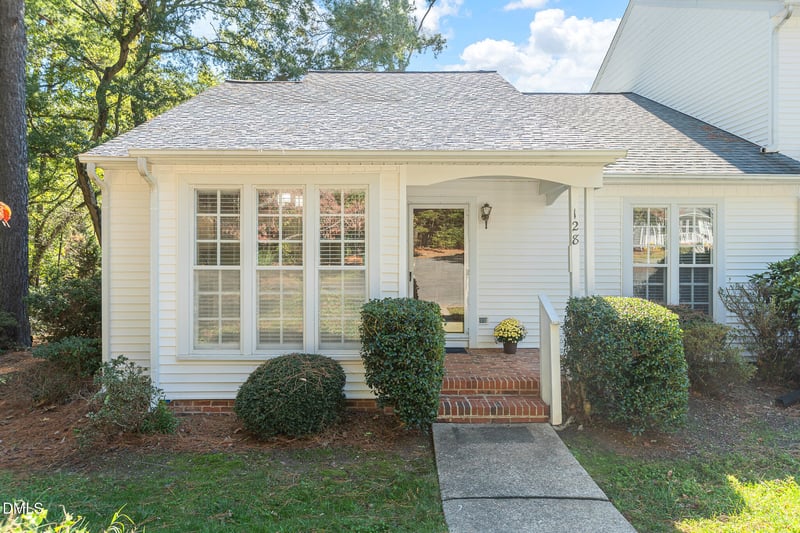 128 Pickett Ln, Cary, NC 27511