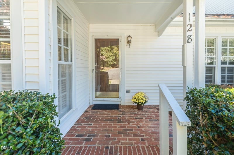 128 Pickett Ln, Cary, NC 27511