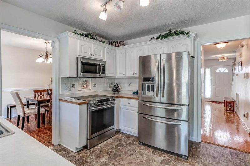 128 Pondfield Ct, Clayton, NC 27527