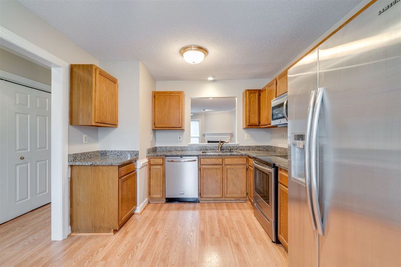128 Sanair Ct, Apex, NC 27502