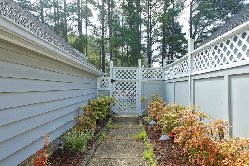 128 Spring Cove Dr, Cary, NC 27511