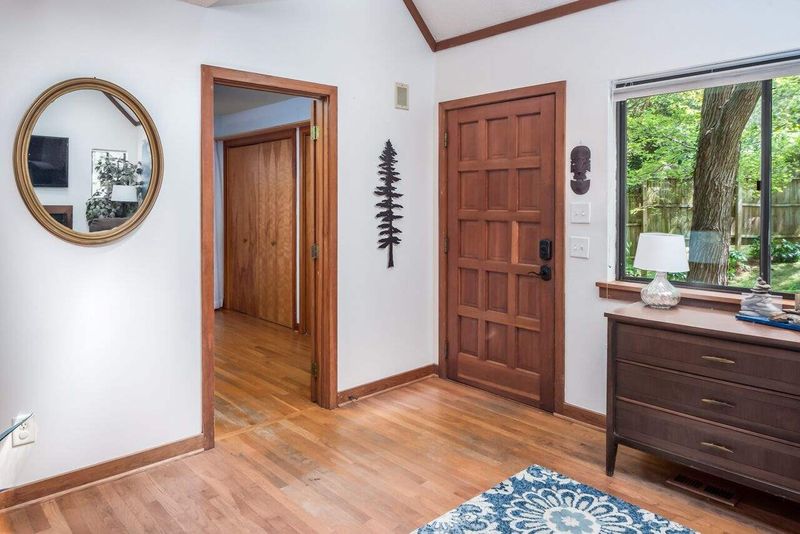 128 Summerlin Dr, Chapel Hill, NC 27514