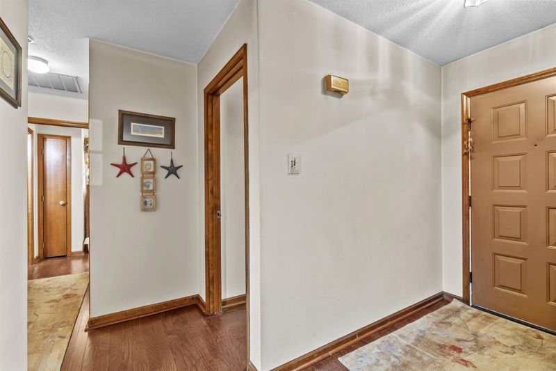 128 Twin Oaks Pl, Cary, NC 27511