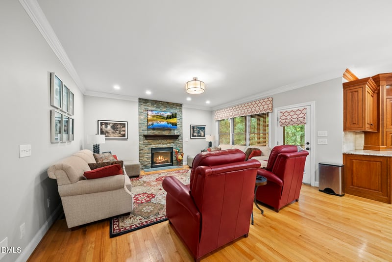 128 Wheatsbury Dr, Cary, NC 27513