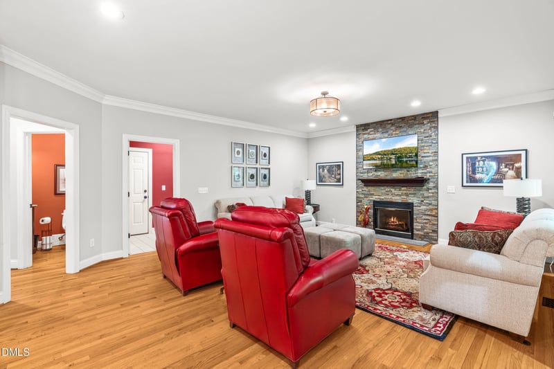 128 Wheatsbury Dr, Cary, NC 27513
