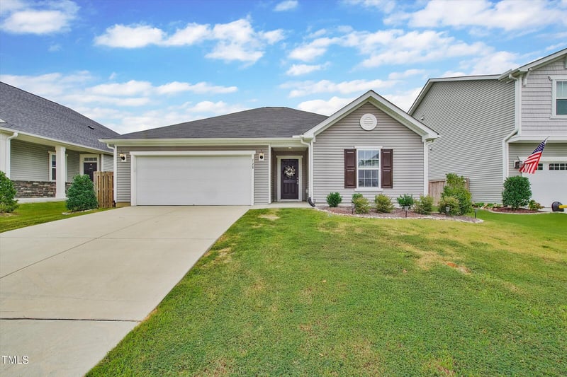 128 Willow Grove Ln, Fuquay Varina, NC 27526