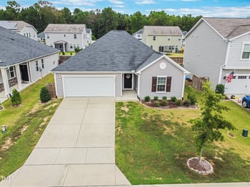 128 Willow Grove Ln, Fuquay Varina, NC 27526