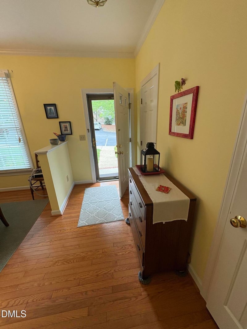 128 Windward Ct, Cary, NC 27513