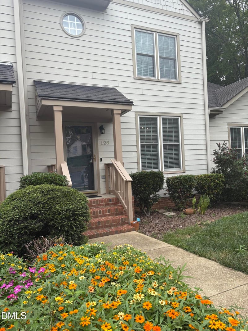 128 Windward Ct, Cary, NC 27513