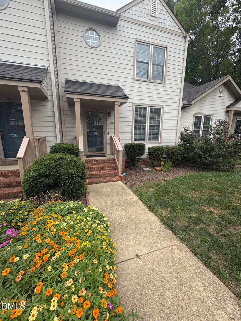 128 Windward Ct, Cary, NC 27513