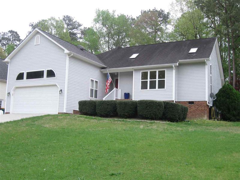 128 Wood Bend Ct, Clayton, NC 27520
