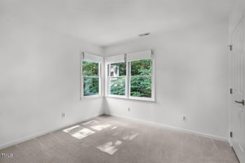 128 Woodglen Dr, Cary, NC 27518