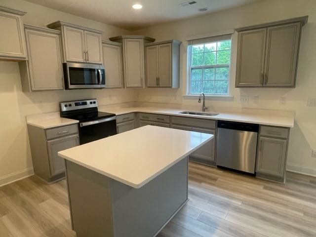 1289 Sidney Creek Dr, Zebulon, NC 27597
