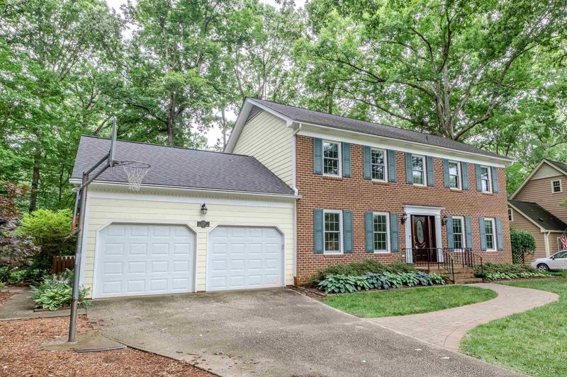 129 Amesbury Ln, Cary, NC 27511