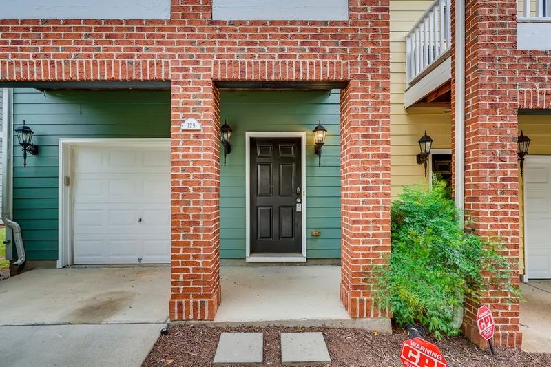 129 Braeside Ct, Cary, NC 27519