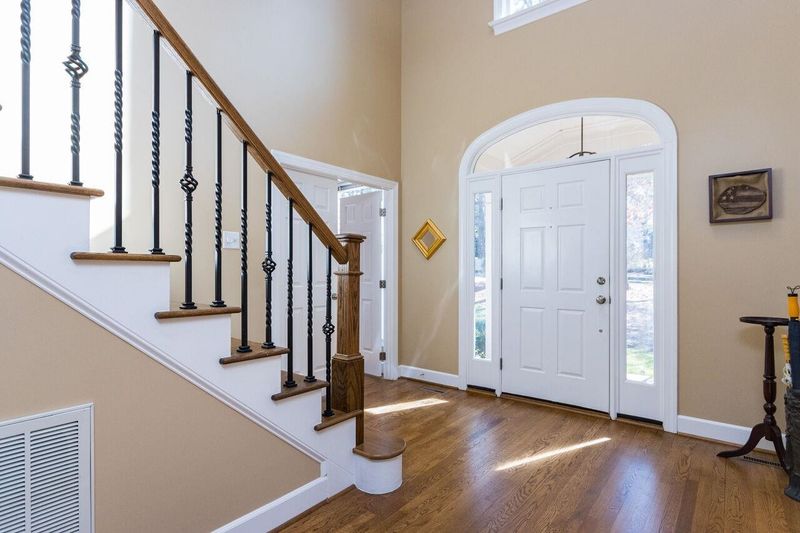 129 Donegal Dr, Chapel Hill, NC 27517
