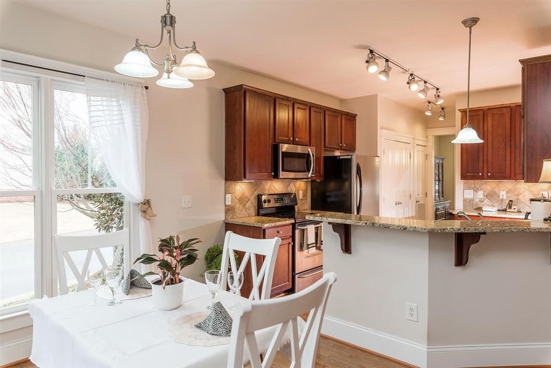 129 Edgepine Dr, Holly Springs, NC 27540