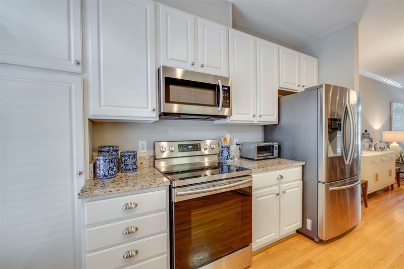 129 Fenner Ln, Raleigh, NC 27603