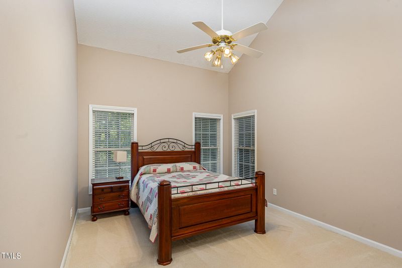 129 Longbridge Dr, Cary, NC 27518