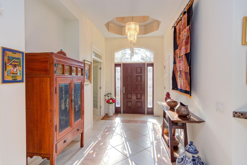 129 New Castle Dr, Chapel Hill, NC 27517