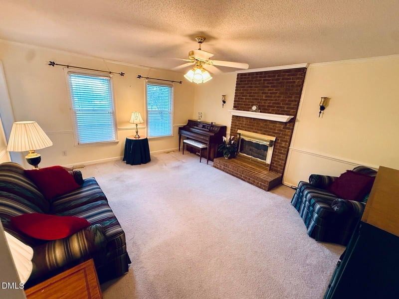 129 Pebble Dr, Clayton, NC 27520