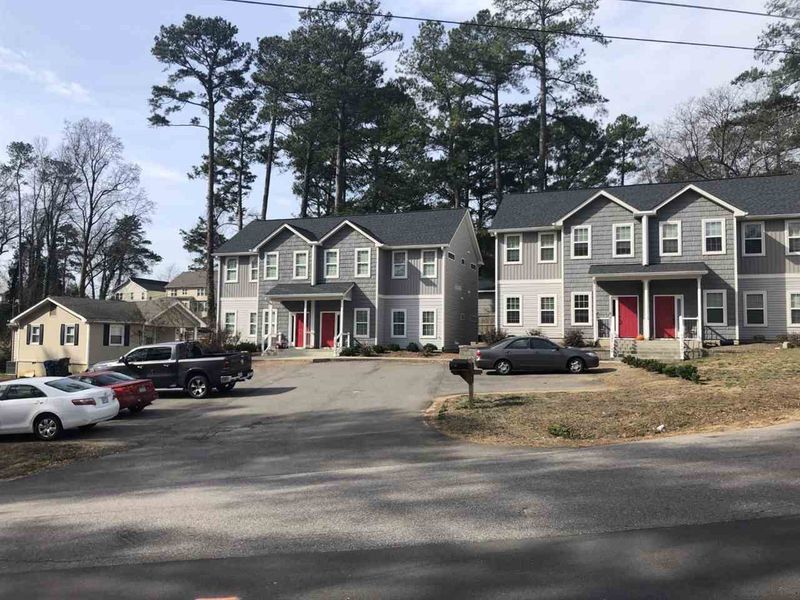129 Pineland Cir, Raleigh, NC 27606