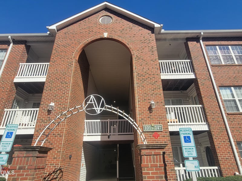 129 Sturbridge Dr, Clayton, NC 27520