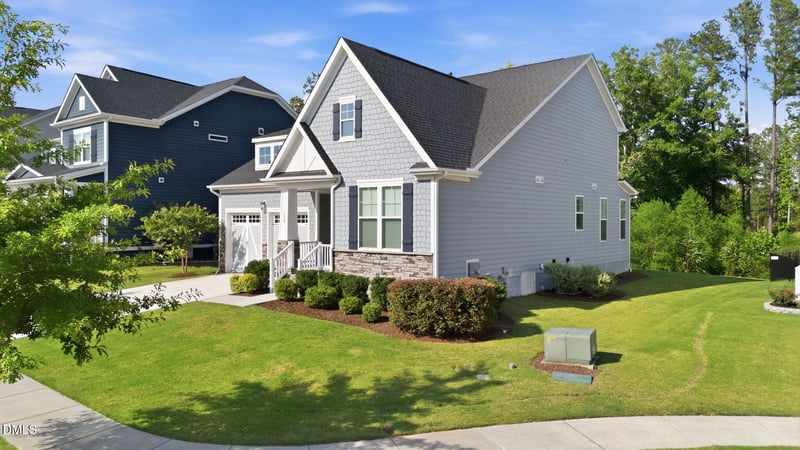 129 Treeline Ct, Holly Springs, NC 27540