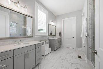 129 Treeline Ct, Holly Springs, NC 27540