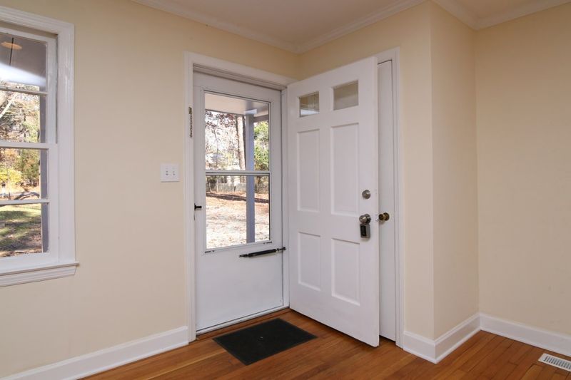 129 Windsor Cir, Chapel Hill, NC 27516