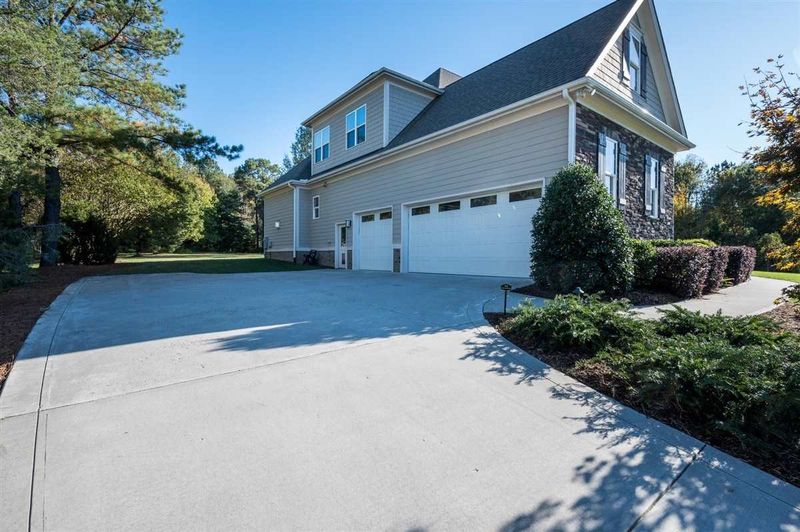 12904 Grovehurst Dr, Raleigh, NC 27613