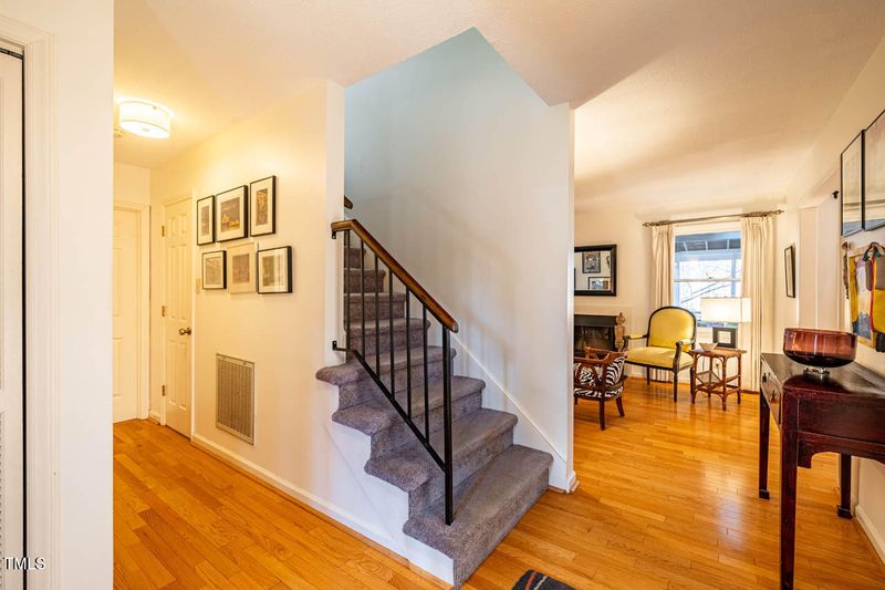 13 Clover Dr, Chapel Hill, NC 27517