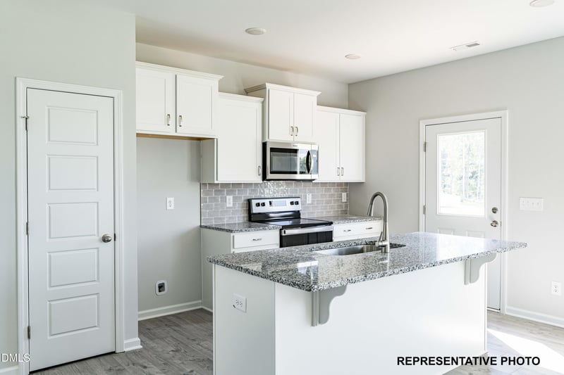 13 W Coulter Ct, Selma, NC 27576