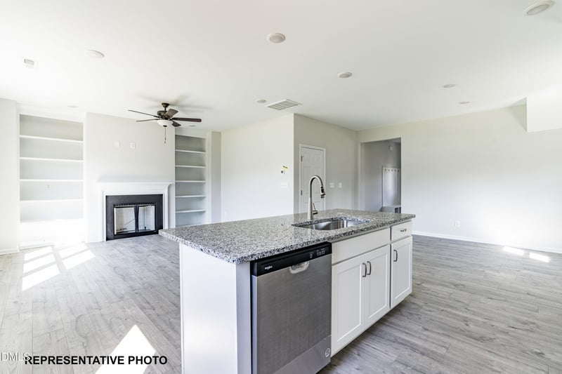 13 W Coulter Ct, Selma, NC 27576