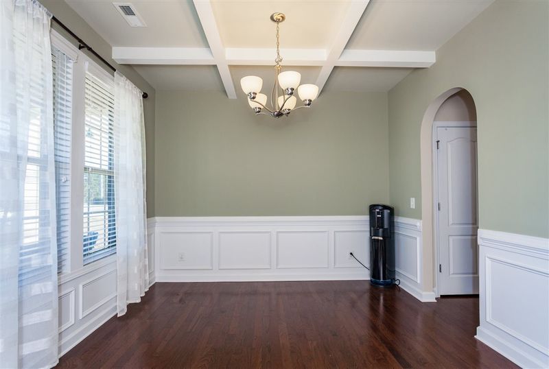 13 Sunbury Ct, Zebulon, NC 27597