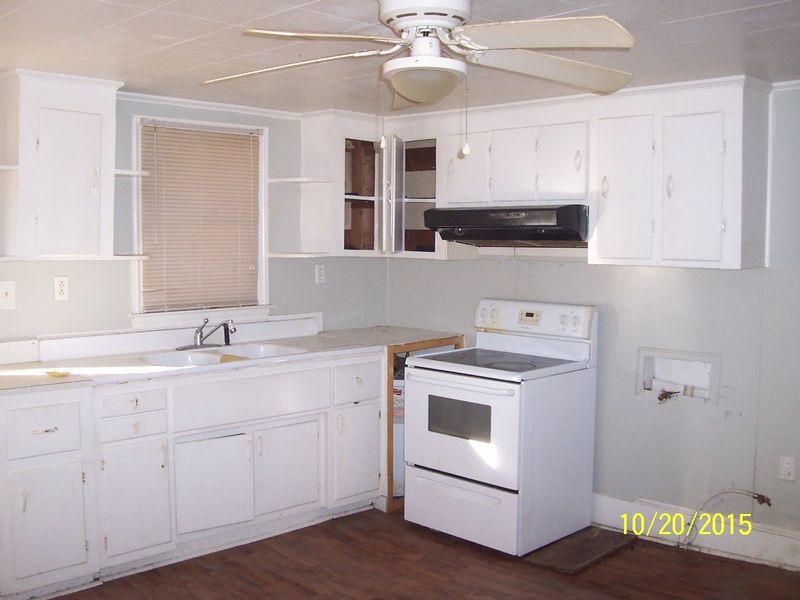 130 W Caroline Ave, Smithfield, NC 27577