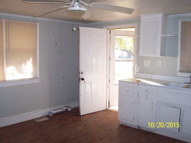 130 W Caroline Ave, Smithfield, NC 27577