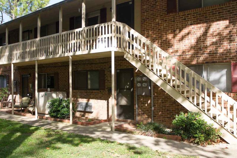 130 S Estes Dr #B-8, Chapel Hill, NC 27514