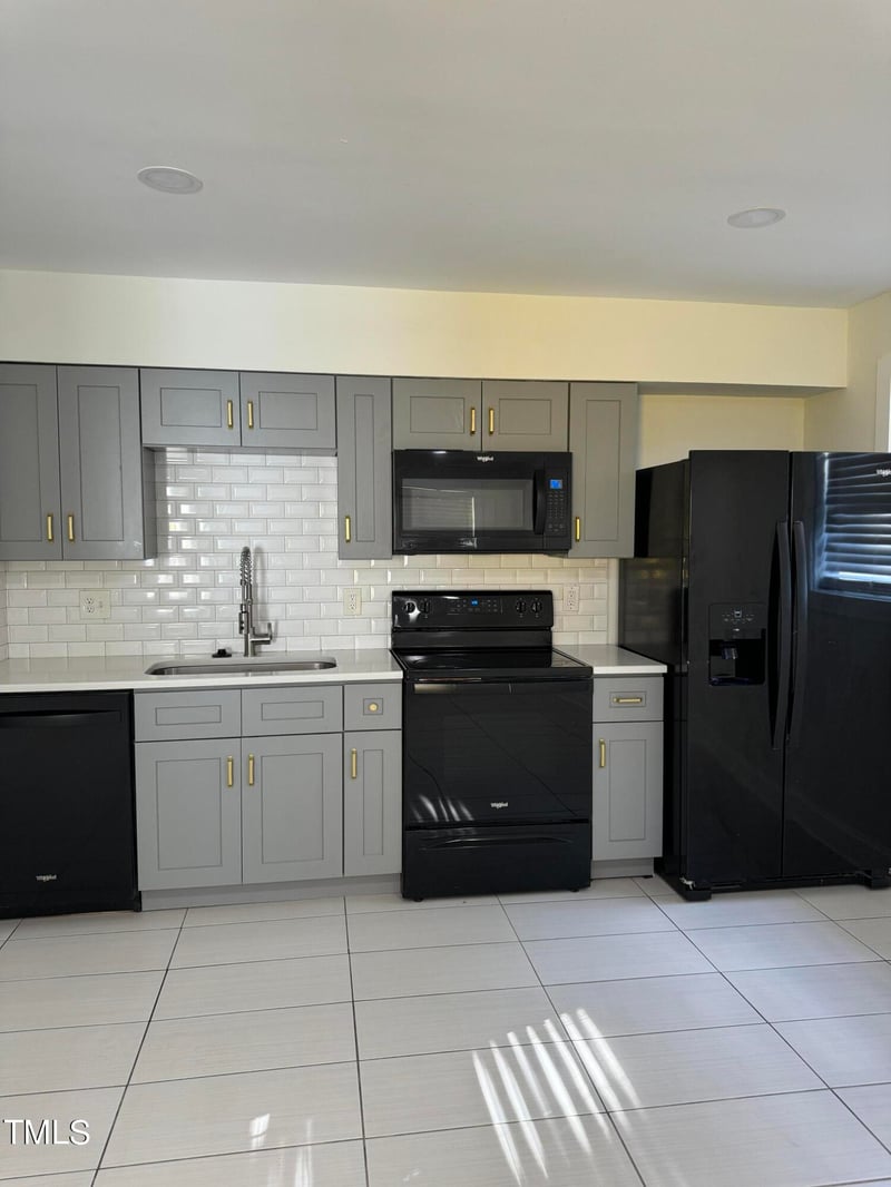 130 Estes Dr #J1, Chapel Hill, NC 27514