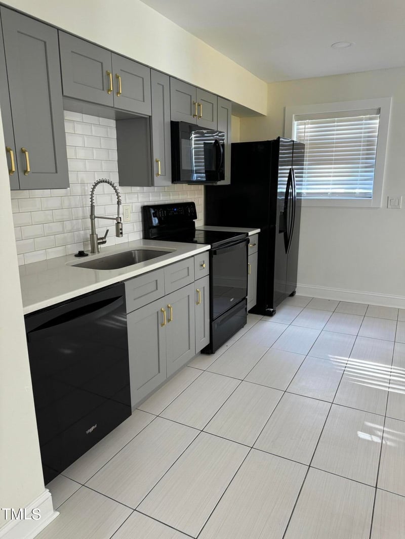 130 Estes Dr #J1, Chapel Hill, NC 27514