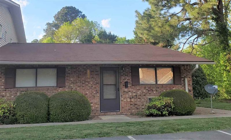 130 Estes Dr S #J7, Chapel Hill, NC 27514