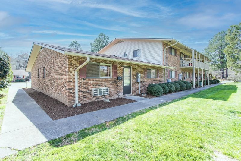 130 S Estes Dr #K3, Chapel Hill, NC 27514