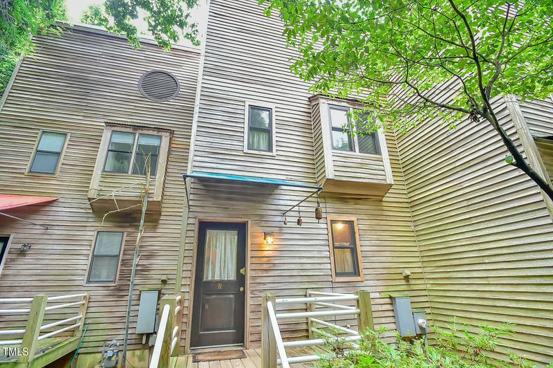 130 E Longview St #Apt R, Chapel Hill, NC 27516