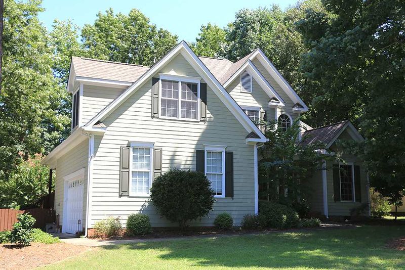 130 Normandy Dr, Clayton, NC 27527