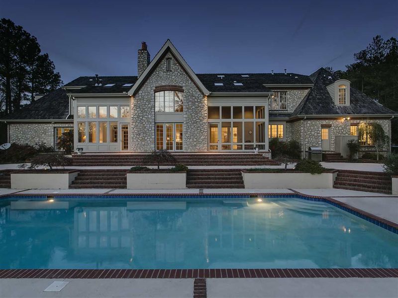 130 Nottingham Dr, Chapel Hill, NC 27517