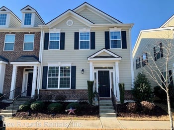 130 Spring Pine Ln, Holly Springs, NC 27540