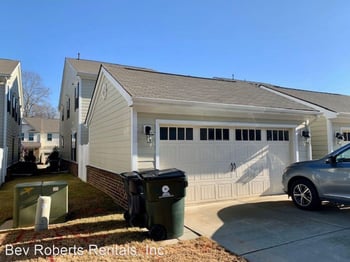 130 Spring Pine Ln, Holly Springs, NC 27540