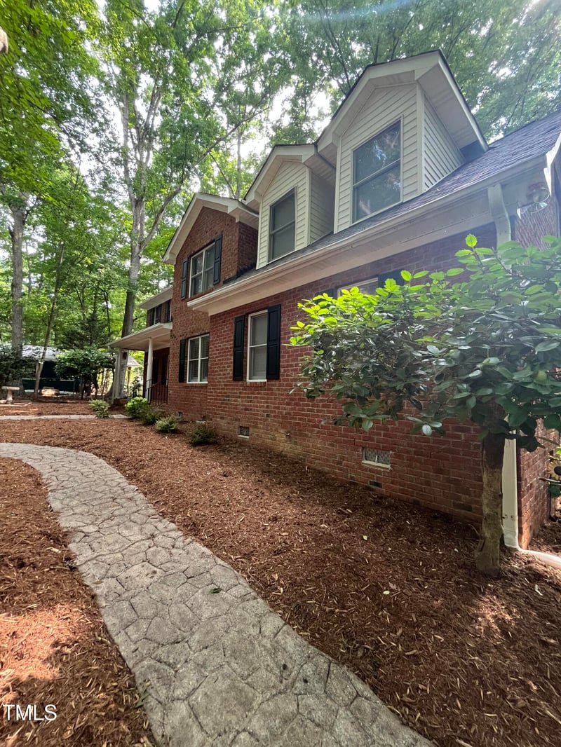 130 Windsor Cir, Chapel Hill, NC 27516