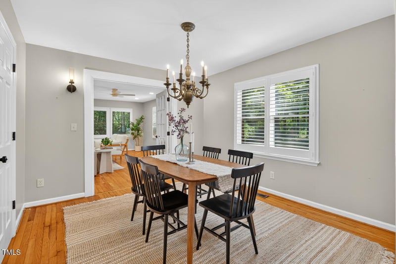 130 Windsor Cir, Chapel Hill, NC 27516